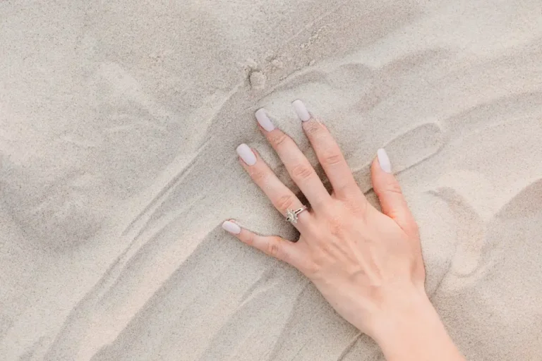 Trending Minimalist Nail Designs for 2025