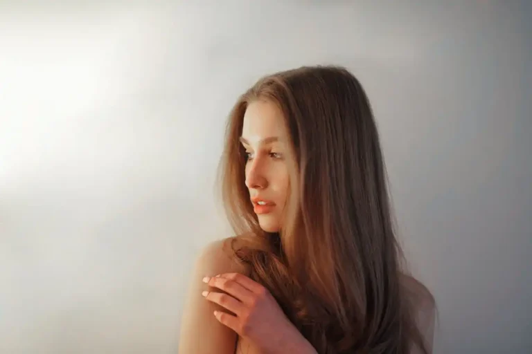 Seasonal Hair Care: Protecting Hair in Humid Weather
